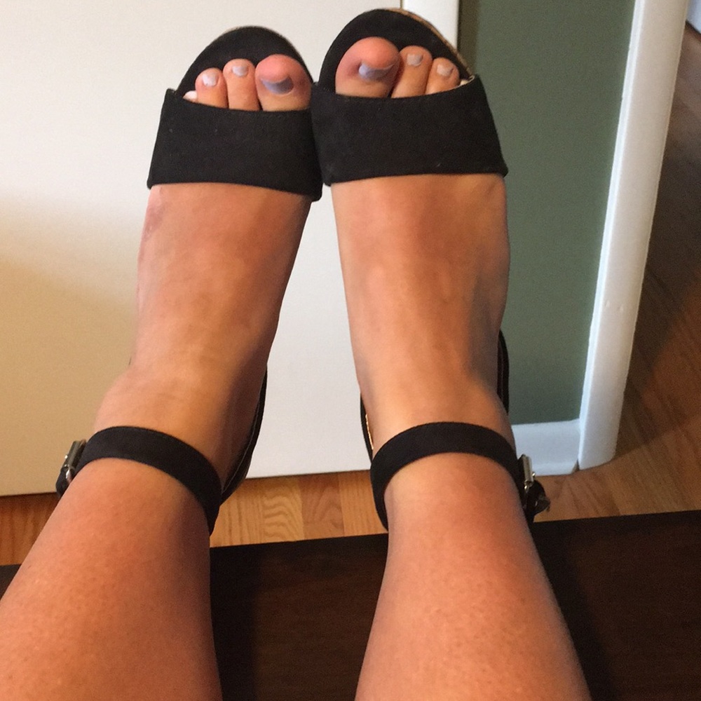 Heels - Picture 2 of 2